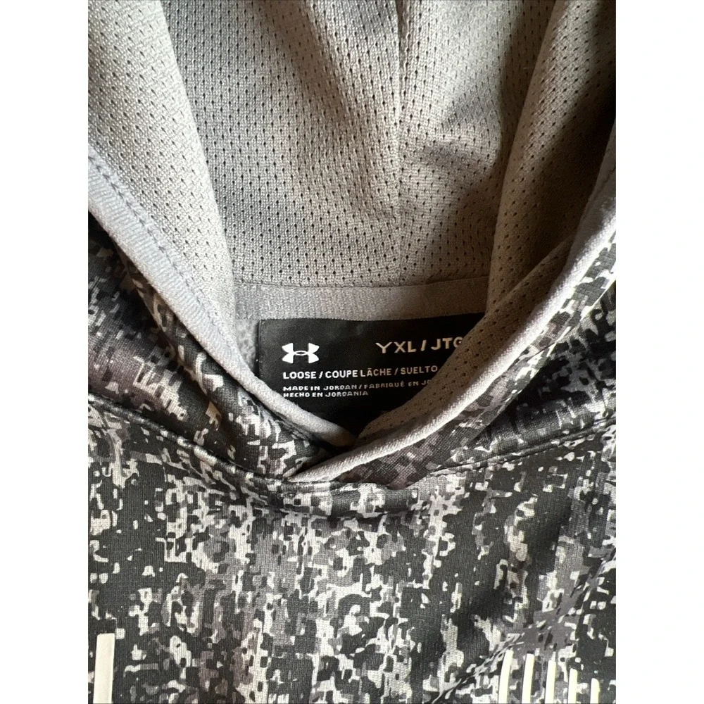 Under Armour Youth Size XL Hooded Sweatshirt Gray And Black‎ Digital Camo